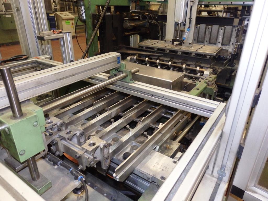 Installations pour l'emballage et le conditionnement sous blister de piles-3