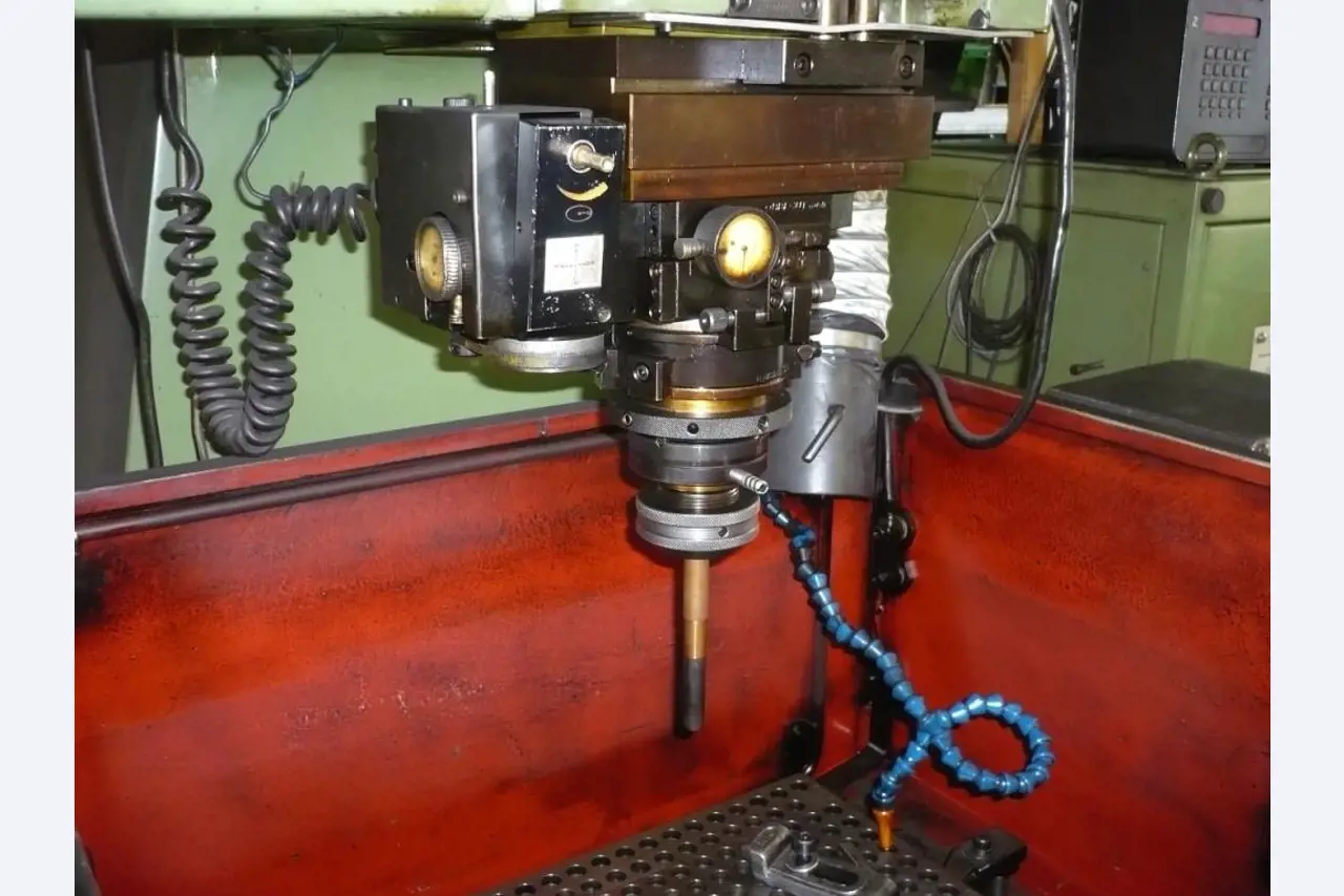 gepflegte Metallbearbeitungsmaschinen-4