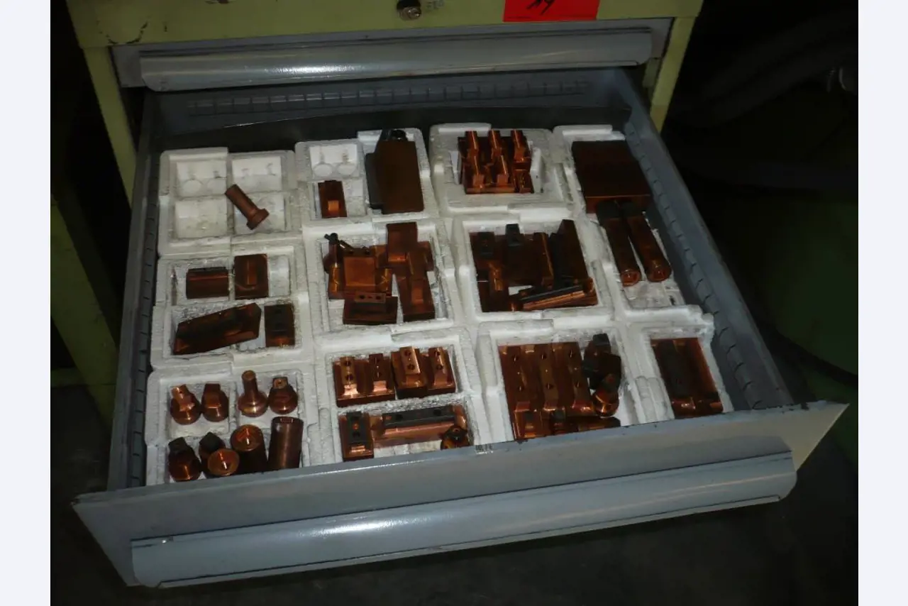 gepflegte Metallbearbeitungsmaschinen-5