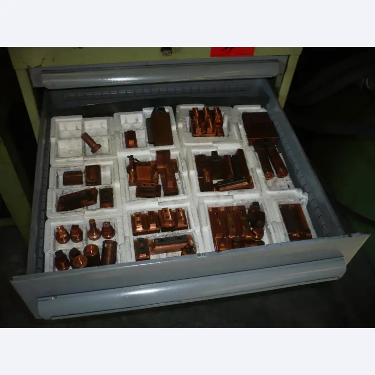 gepflegte Metallbearbeitungsmaschinen-5