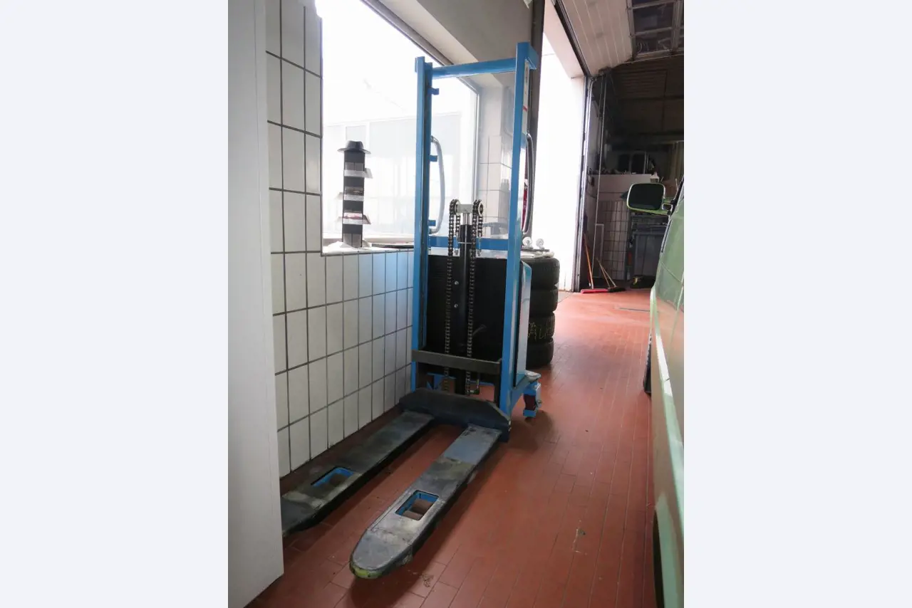 Bedrijfsvoertuigen, werkplaatsuitrusting, industriële trucks, gereedschapswerktuigen-2