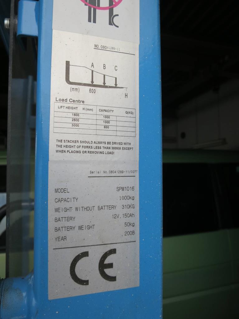 Véhicules utilitaires, équipement d'atelier, chariots de manutention, machines-outils-3