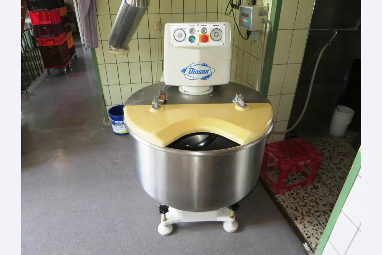 bakery machines, flour silo units, baking and cooling lines-3