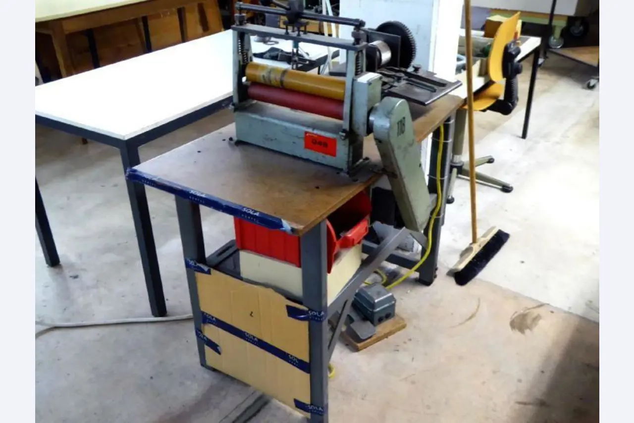 Maschinen zur Gürtelherstellung und Metallbearbeitung -1