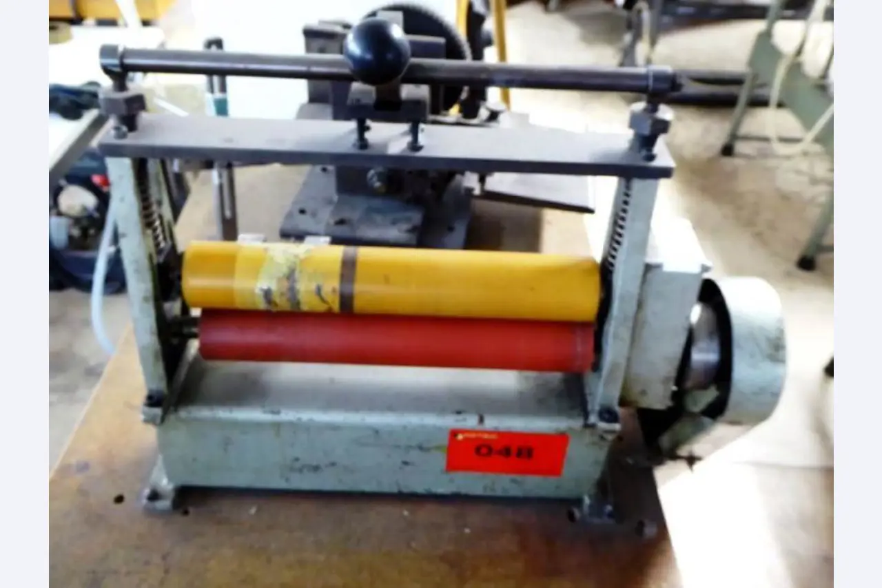 Maschinen zur Gürtelherstellung und Metallbearbeitung -2