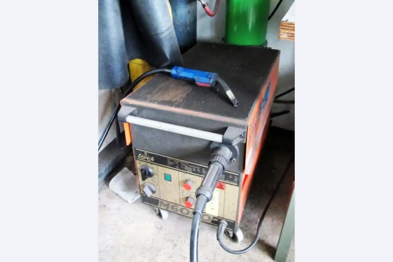 Maschinen zur Gürtelherstellung und Metallbearbeitung -1