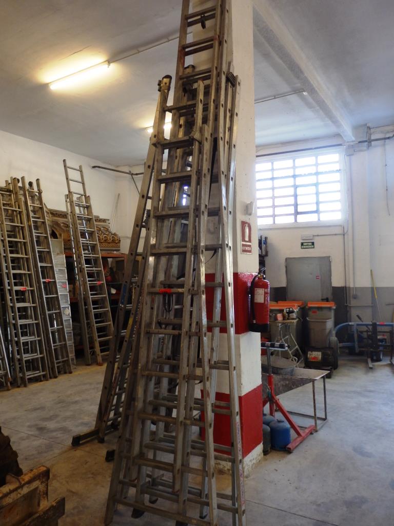 
Gradbeni stroji in dodatna oprema-1