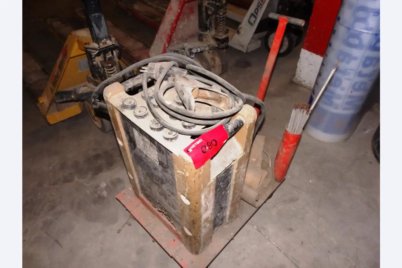 Baumaschinen und Zusatzausrüstung-1