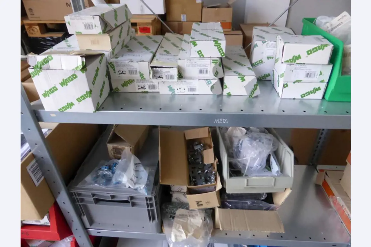 Máquinas Montagem de cabos/construção de armários de controlo-2