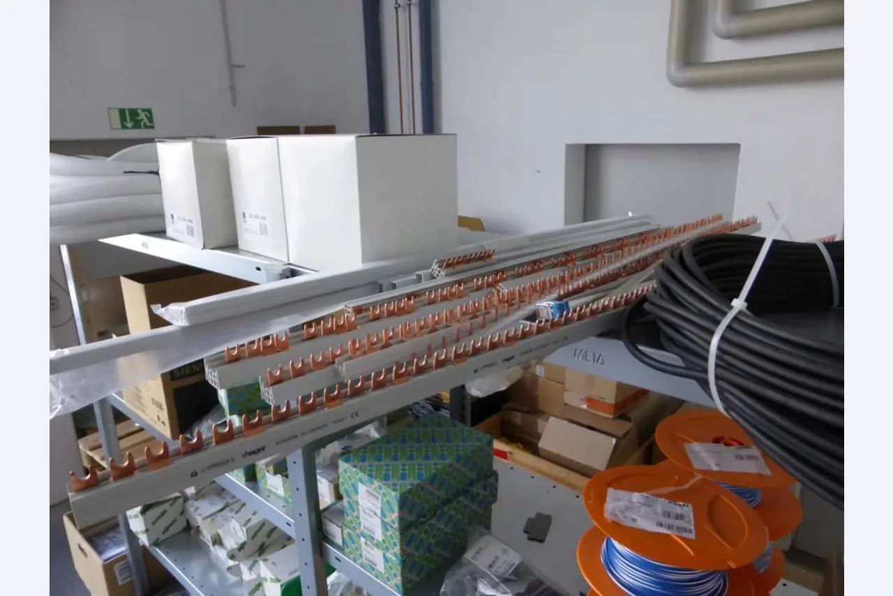 Máquinas Montagem de cabos/construção de armários de controlo-4