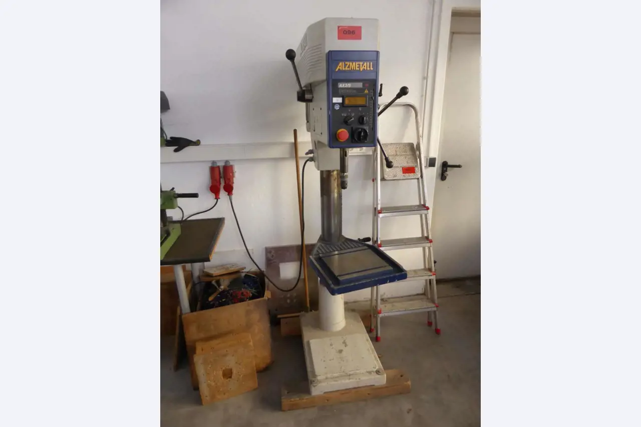 Stroji Montaža kablov/konstrukcija krmilne omare-1