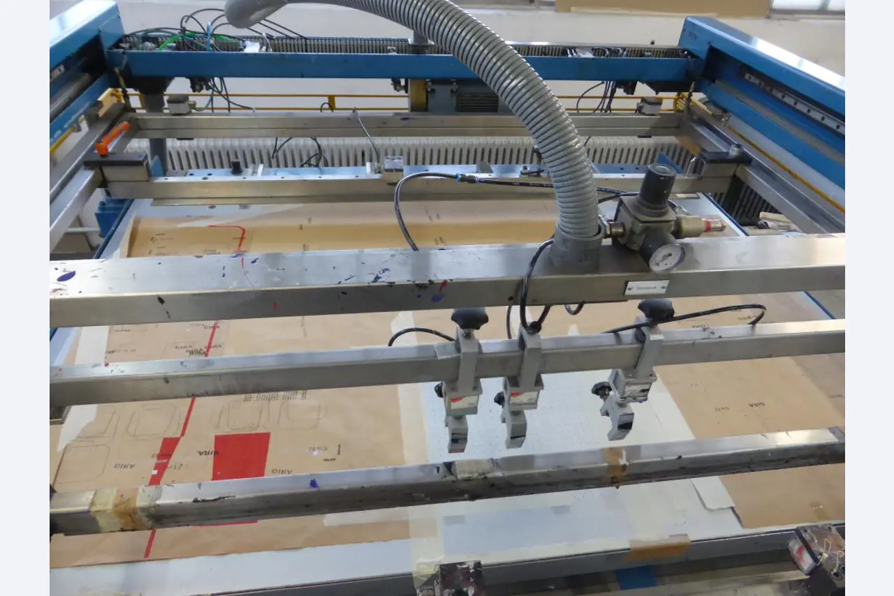 Wood working and plastic forming machinery-2