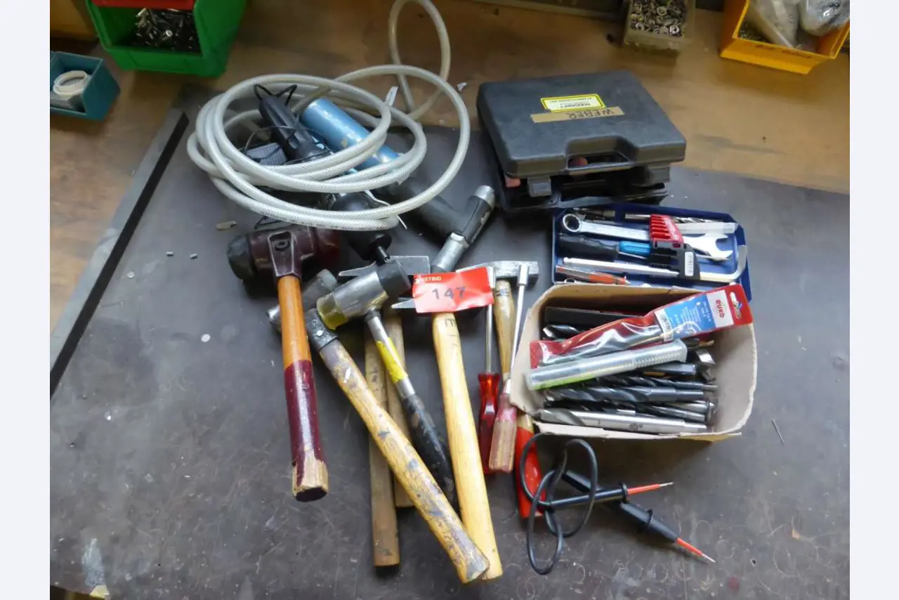 Maschinen Holzbearbeitung und Kunststoffumformung-1