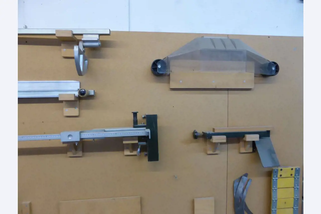 Wood working and plastic forming machinery-3