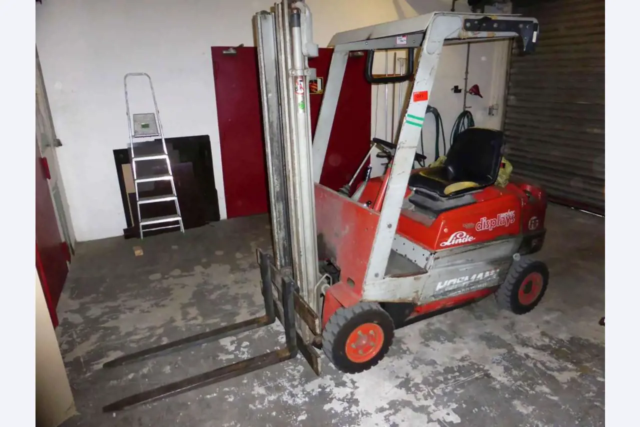 Houtbewerkings- en kunststof spuitgietmachines-1
