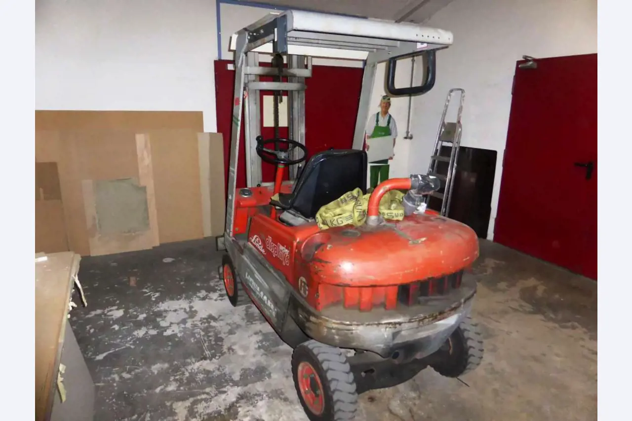 Houtbewerkings- en kunststof spuitgietmachines-4