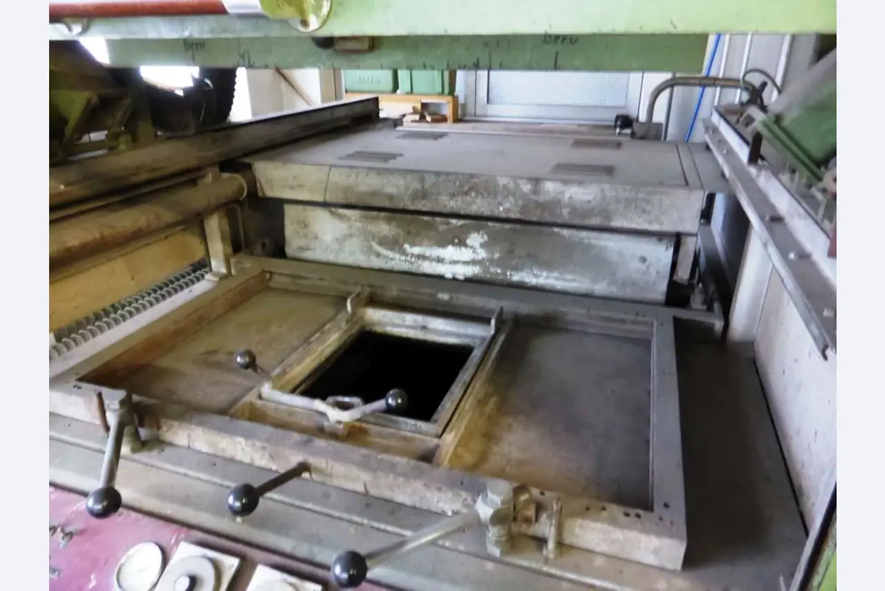 Wood working and plastic forming machinery-2