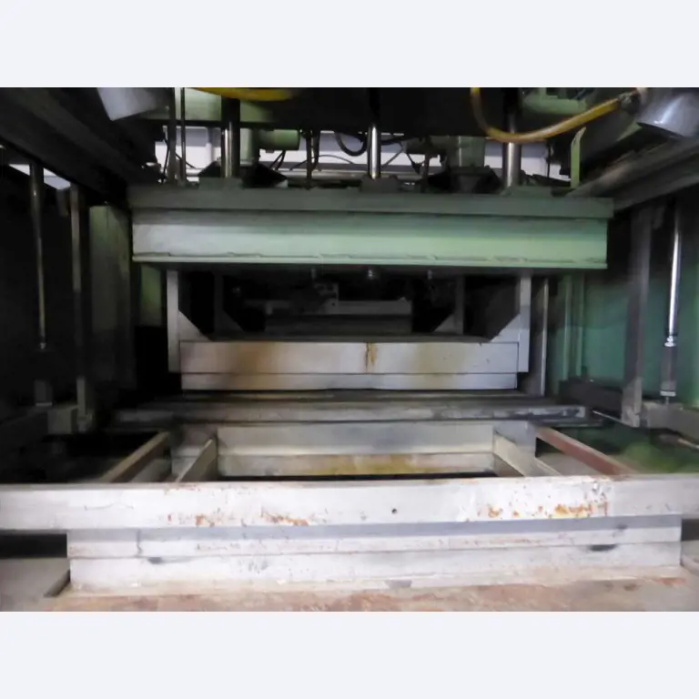 Houtbewerkings- en kunststof spuitgietmachines-2