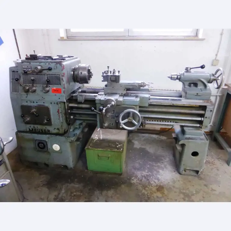 Houtbewerkings- en kunststof spuitgietmachines-1