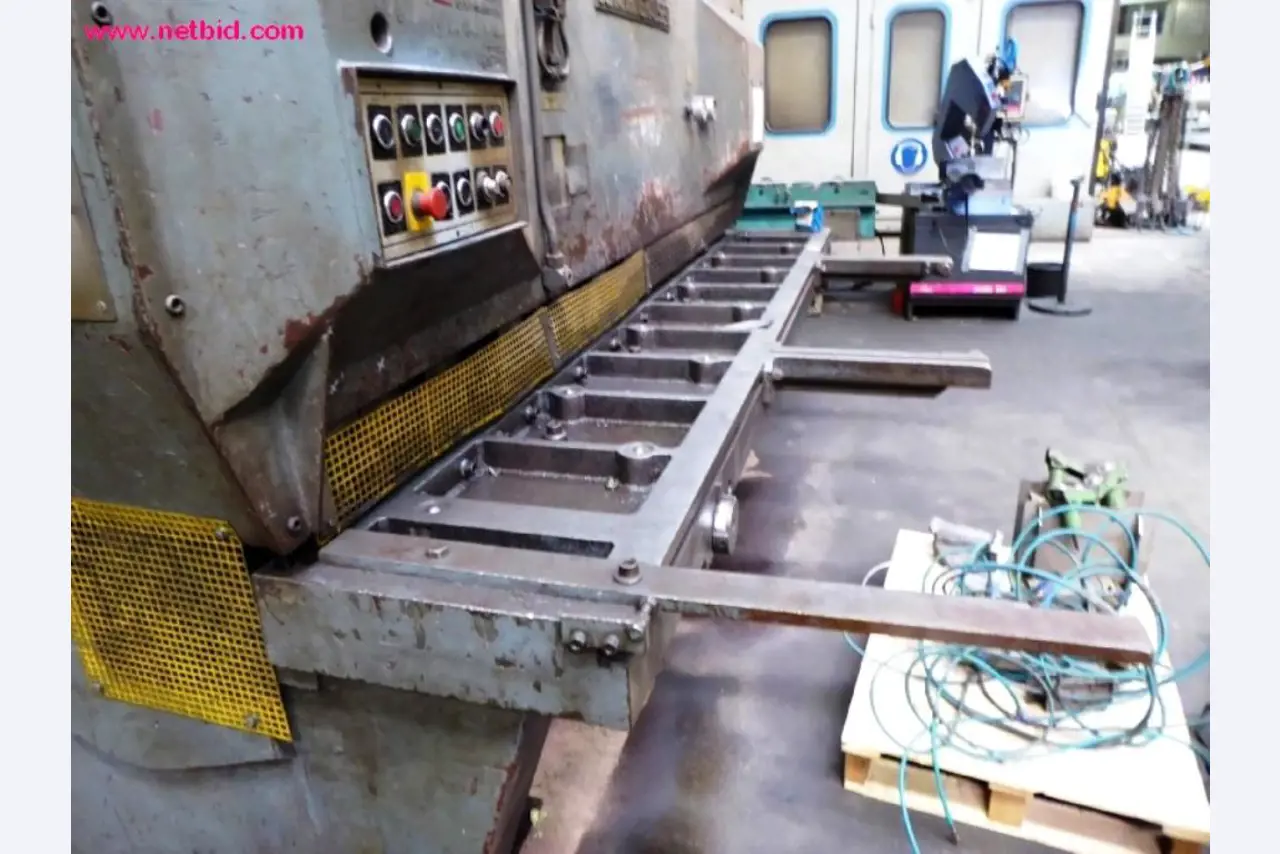 Construction de réservoirs et fabrication de tubes-6