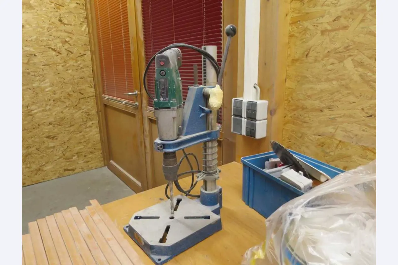 Bouwuitrusting, steigers, bedrijfsvoertuigen-5