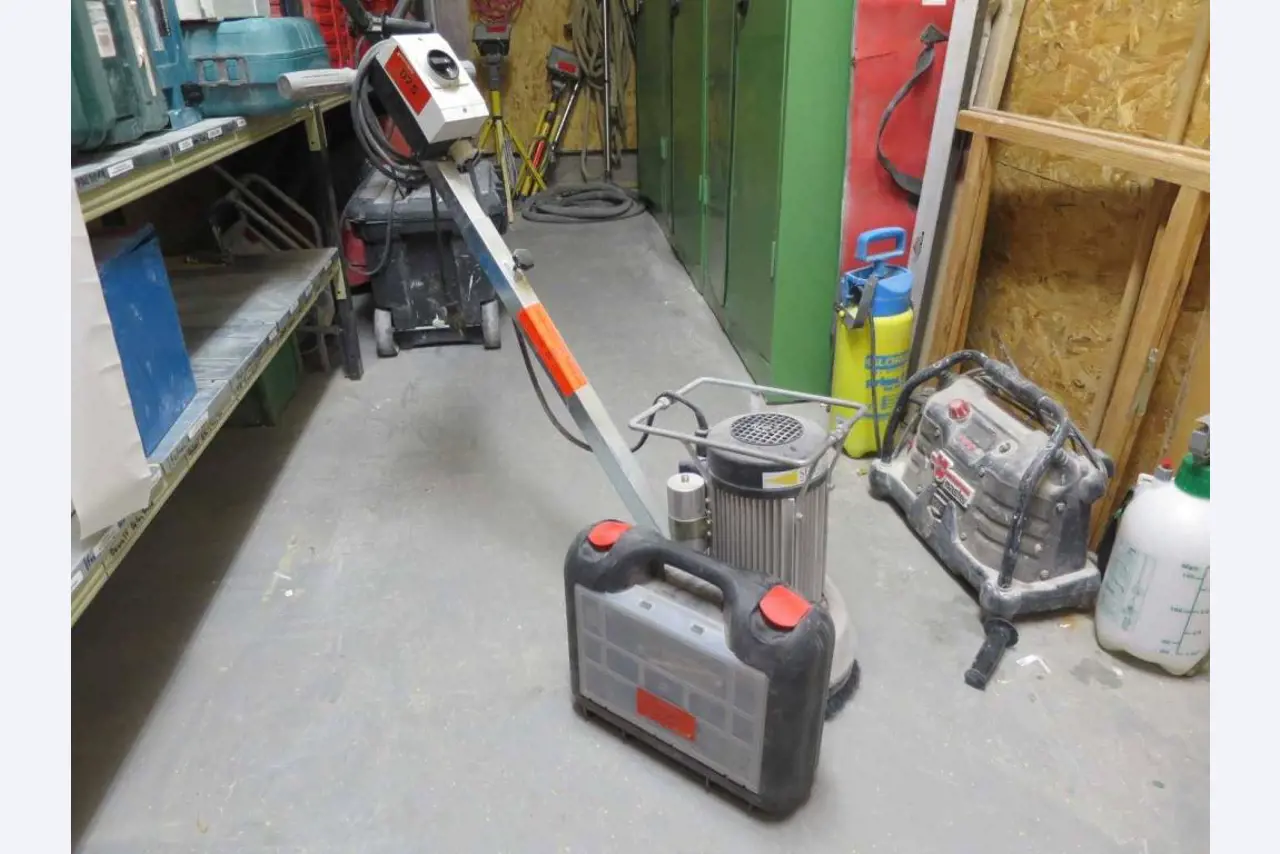 Bouwuitrusting, steigers, bedrijfsvoertuigen-1