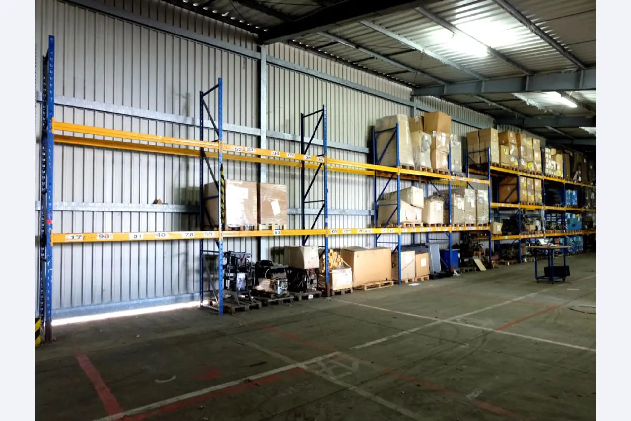 Machines pour la fabrication de pièces (rapportées) automobiles moussées et injectées-1