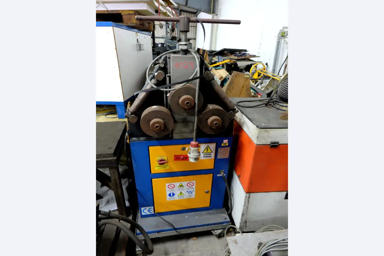 Machines for the manufacturing of foamed <br>and injected attachments and spare parts <br>for the automotive sector-1