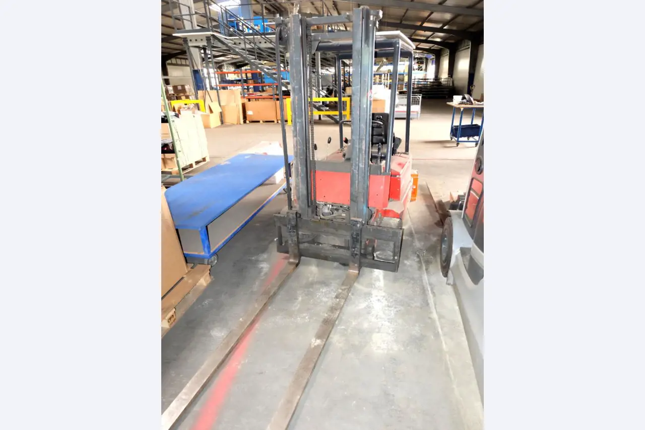 Machines pour la fabrication de pièces (rapportées) automobiles moussées et injectées-1