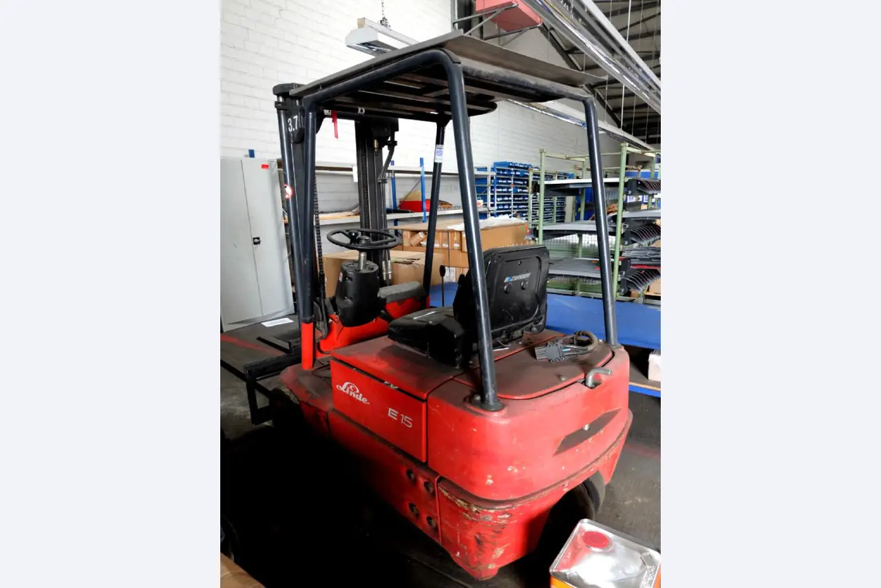 Machines pour la fabrication de pièces (rapportées) automobiles moussées et injectées-3