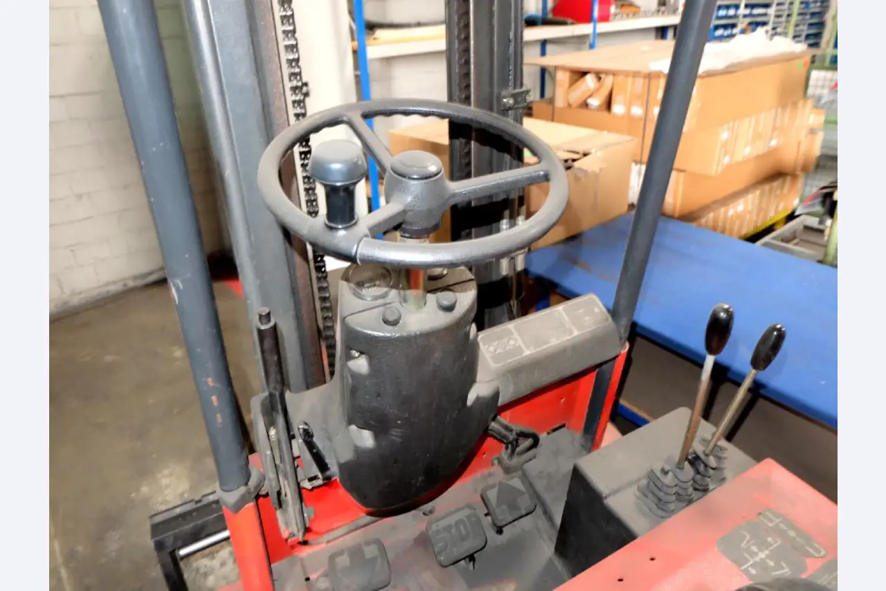 Machines pour la fabrication de pièces (rapportées) automobiles moussées et injectées-4