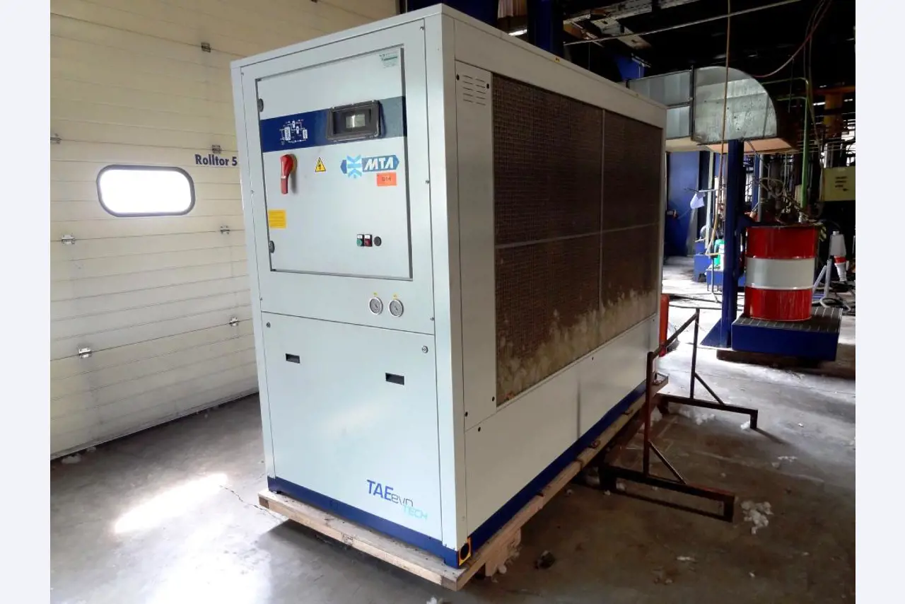 Machines pour la fabrication de pièces (rapportées) automobiles moussées et injectées-1