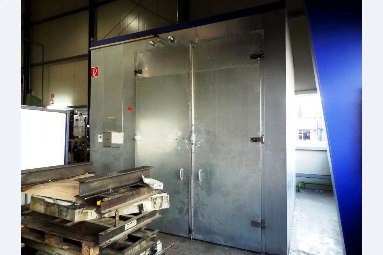 Machines pour la fabrication de pièces (rapportées) automobiles moussées et injectées-1