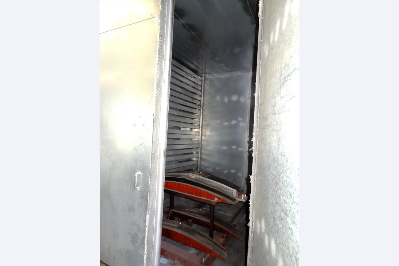 Machines pour la fabrication de pièces (rapportées) automobiles moussées et injectées-2