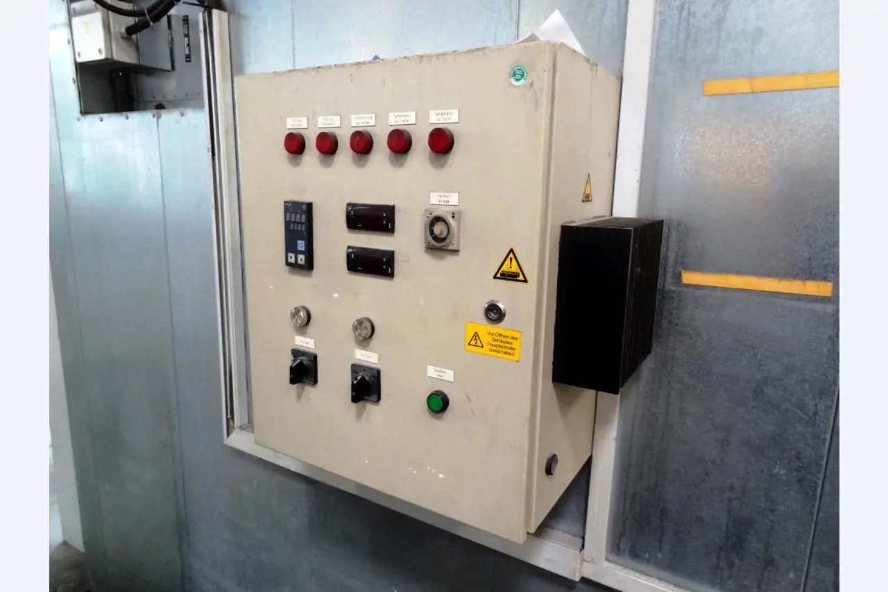 Machines pour la fabrication de pièces (rapportées) automobiles moussées et injectées-4