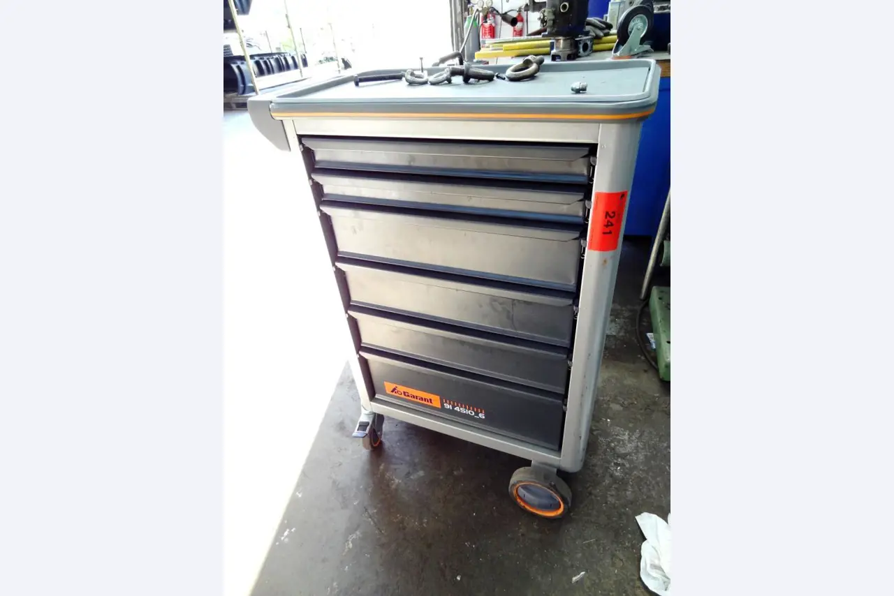 Machines pour la fabrication de pièces (rapportées) automobiles moussées et injectées-1