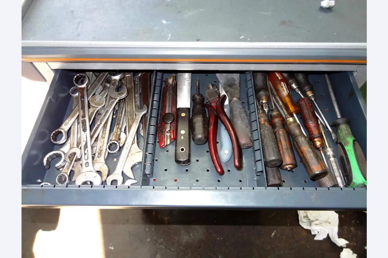 Machines pour la fabrication de pièces (rapportées) automobiles moussées et injectées-2