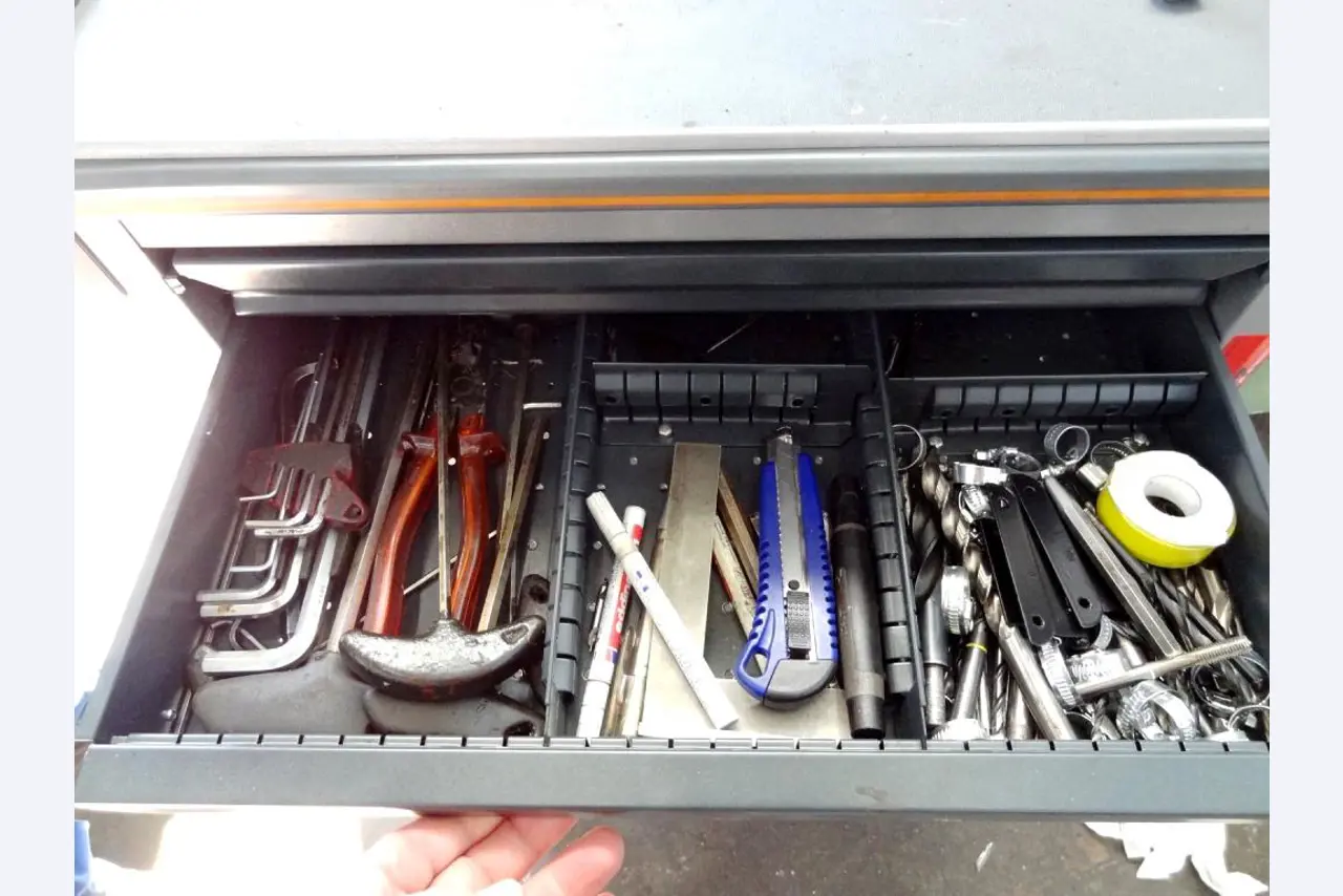 Machines pour la fabrication de pièces (rapportées) automobiles moussées et injectées-3