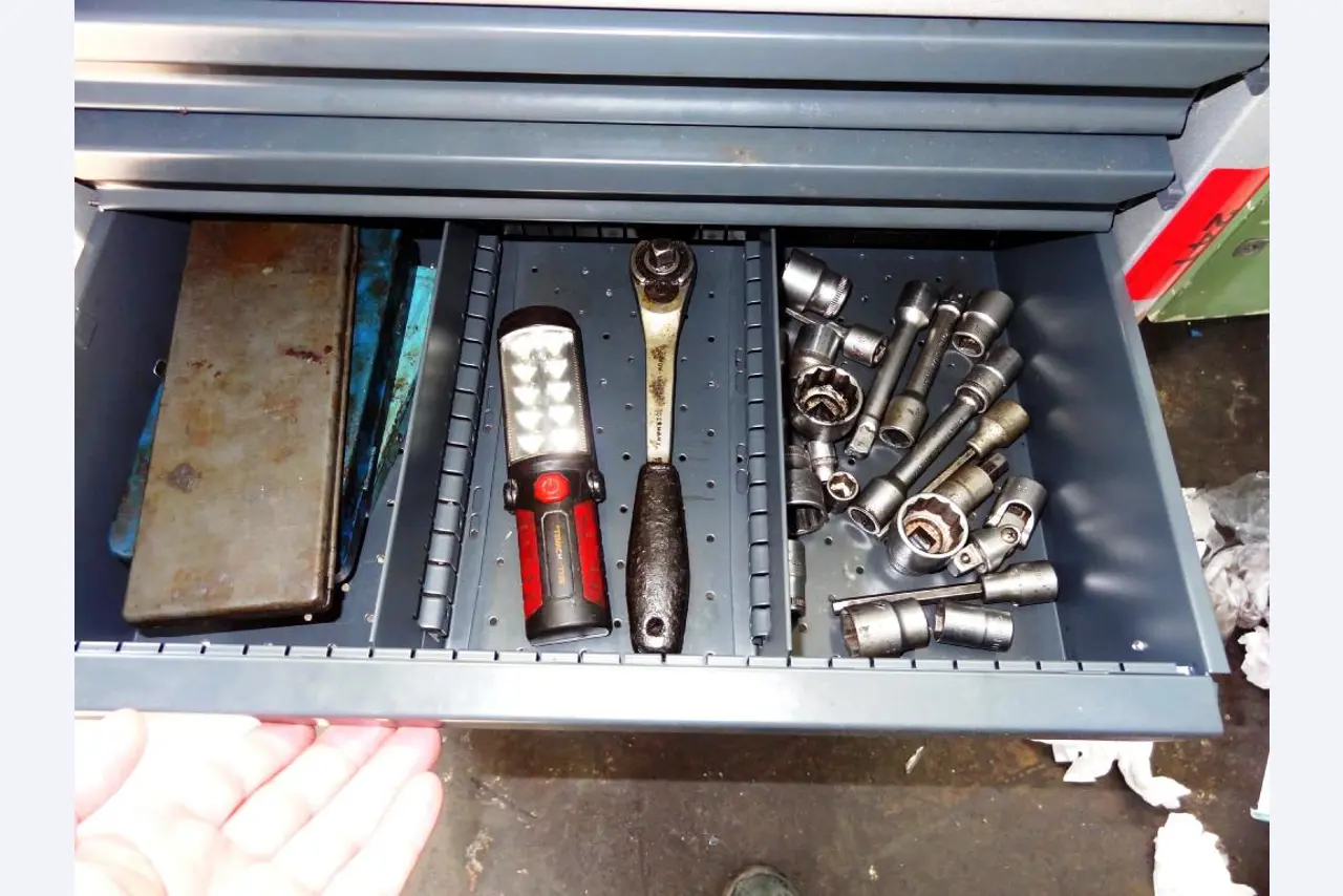 Machines pour la fabrication de pièces (rapportées) automobiles moussées et injectées-4