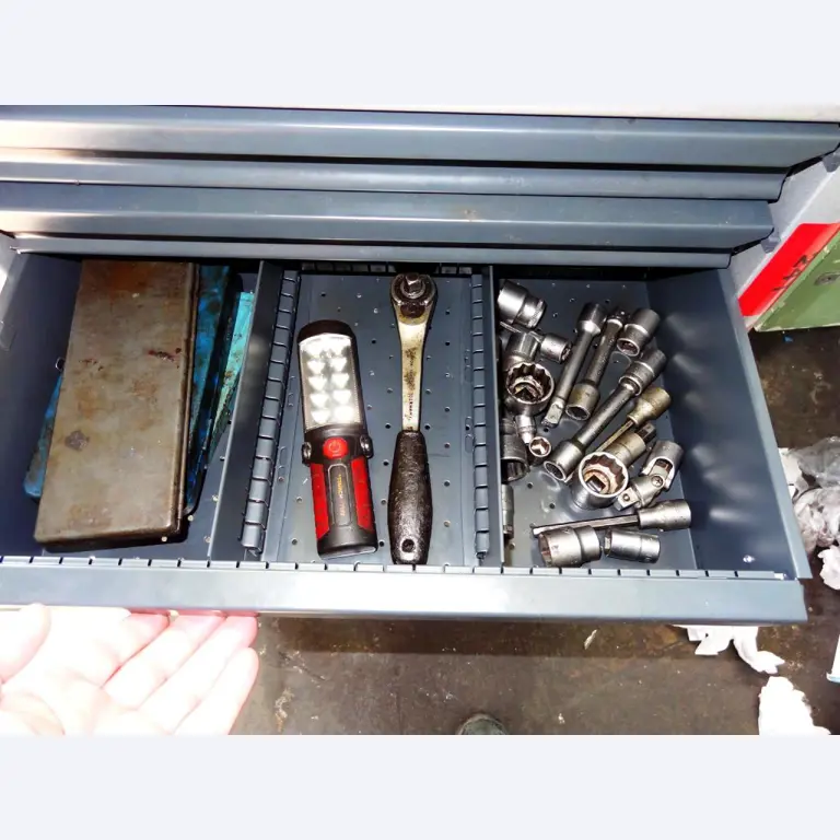 Machines pour la fabrication de pièces (rapportées) automobiles moussées et injectées-4