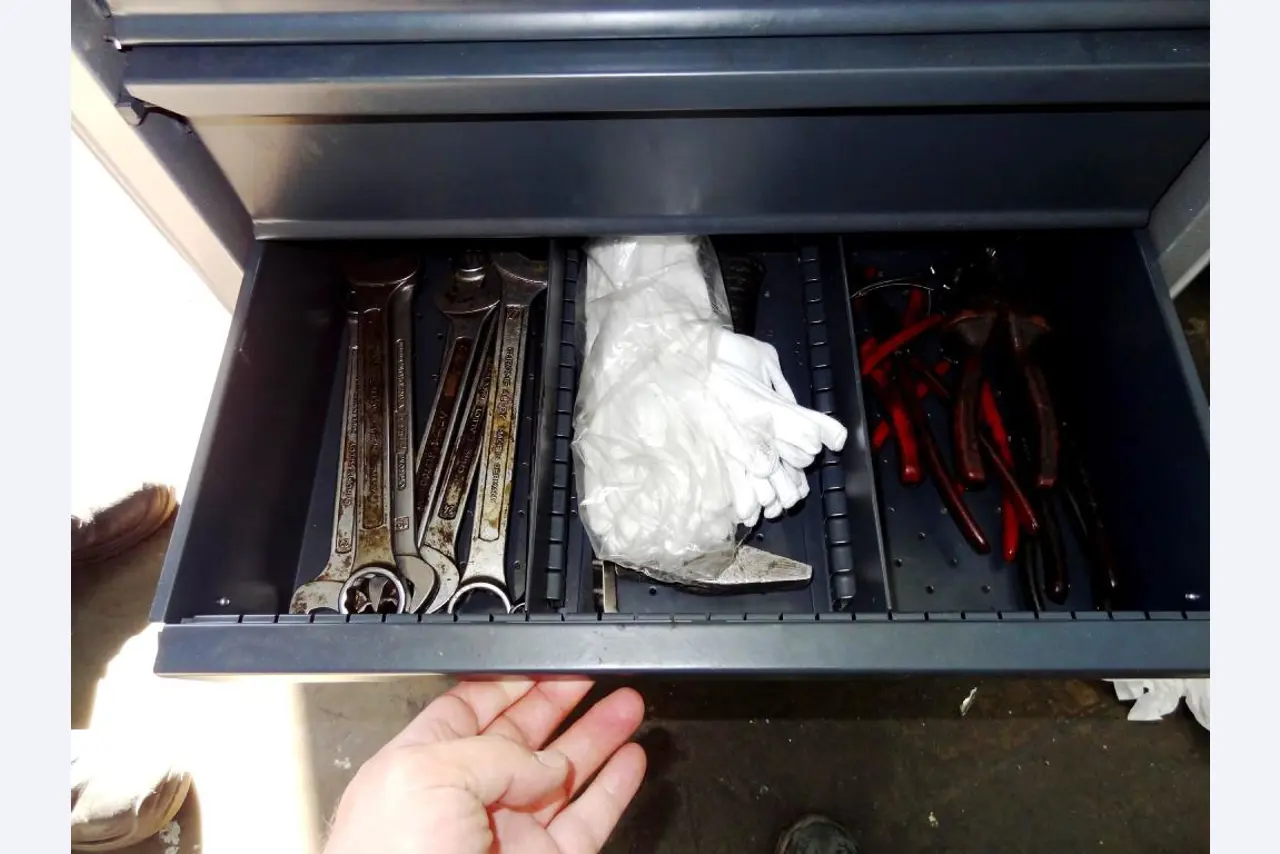 Machines pour la fabrication de pièces (rapportées) automobiles moussées et injectées-5