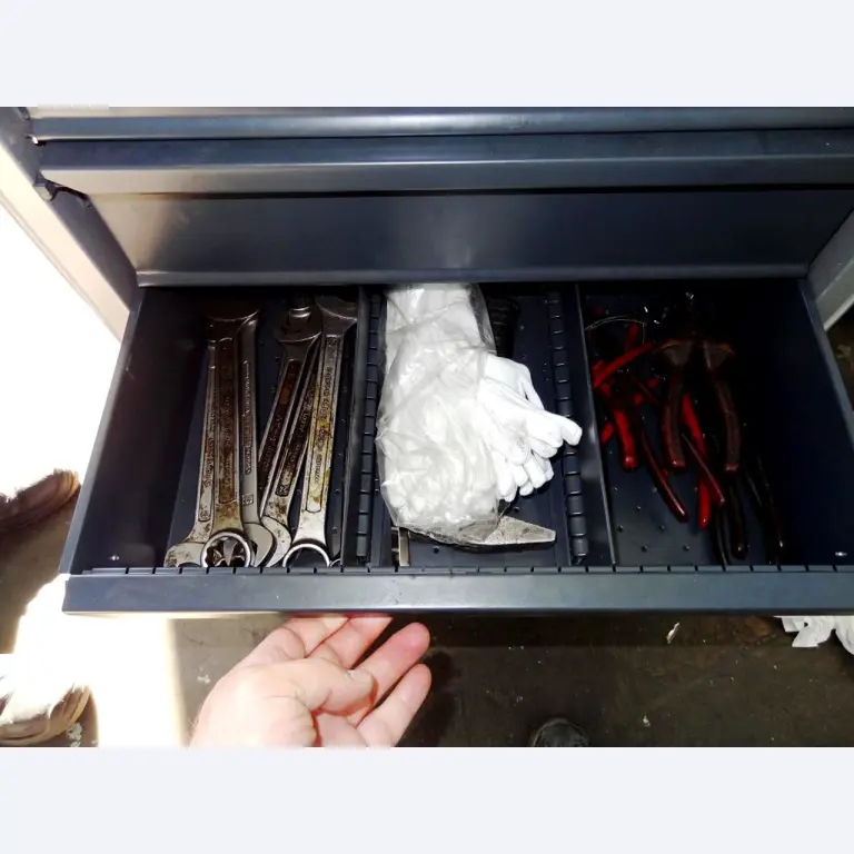 Machines pour la fabrication de pièces (rapportées) automobiles moussées et injectées-5