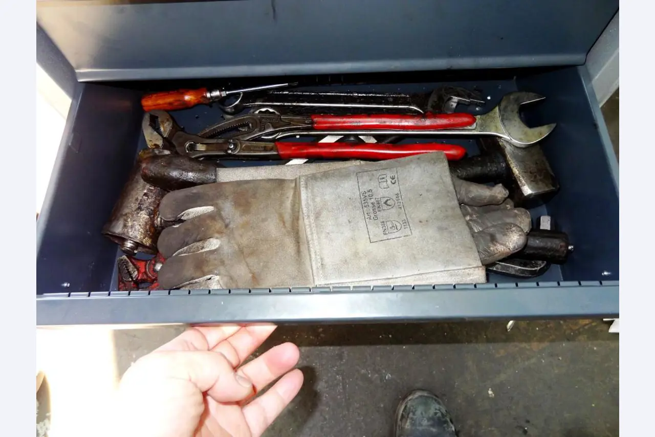 Machines pour la fabrication de pièces (rapportées) automobiles moussées et injectées-6