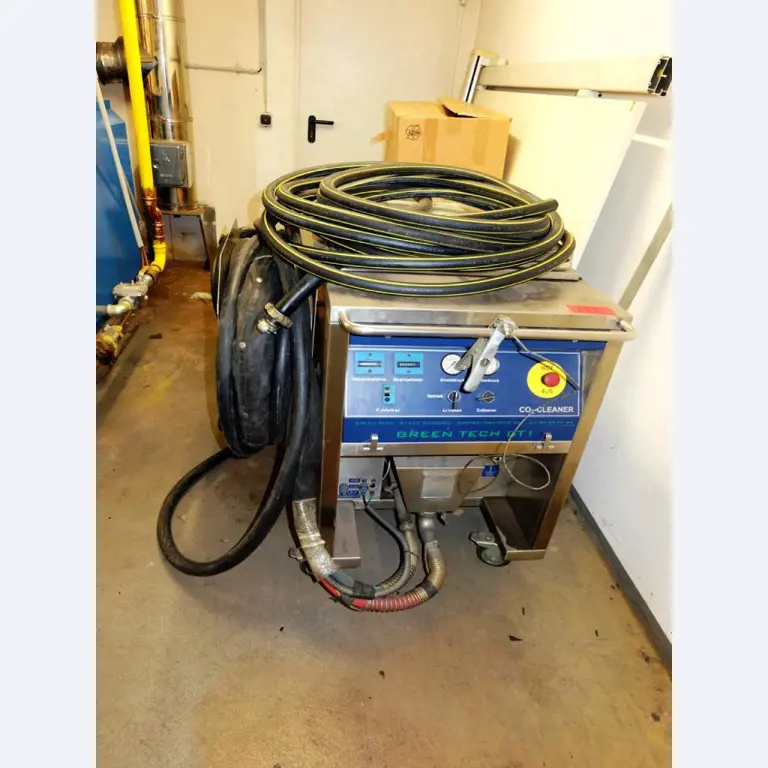 Machines pour la fabrication de pièces (rapportées) automobiles moussées et injectées-1