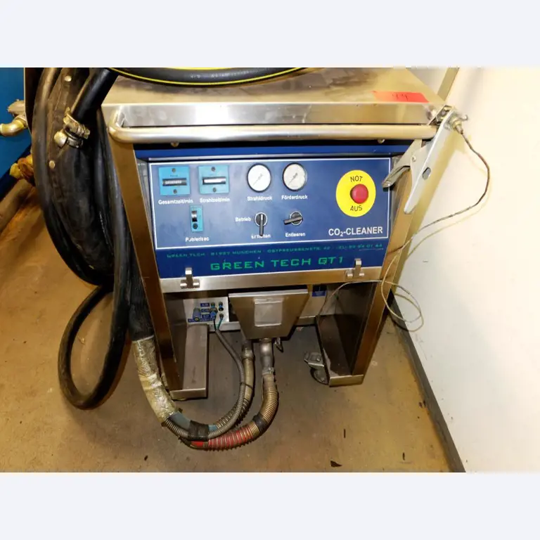 Machines pour la fabrication de pièces (rapportées) automobiles moussées et injectées-2