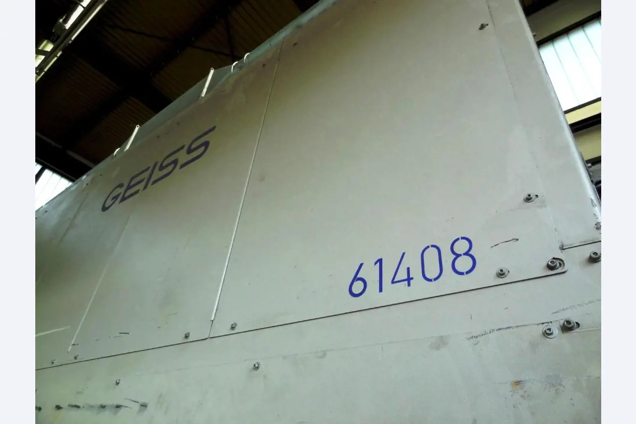 Machines for the manufacturing of foamed <br>and injected attachments and spare parts <br>for the automotive sector-13