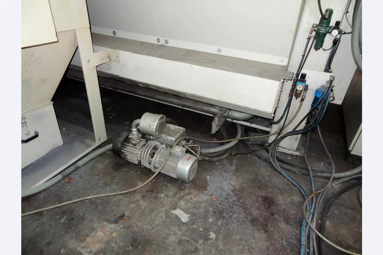 Machines for the manufacturing of foamed <br>and injected attachments and spare parts <br>for the automotive sector-4