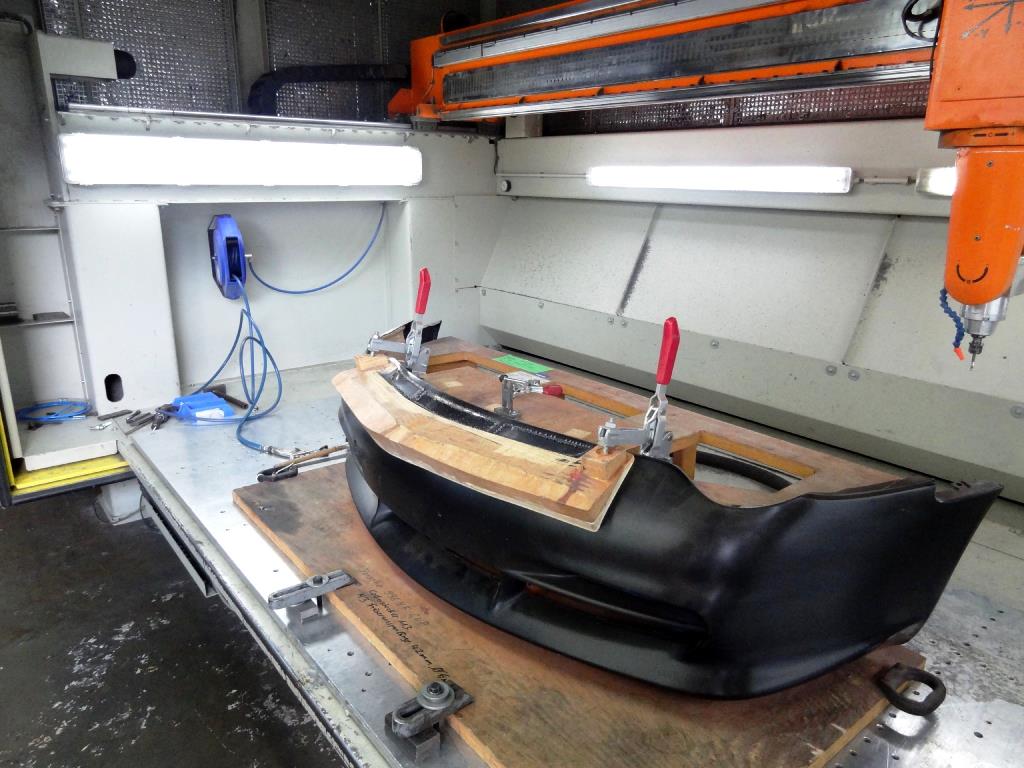 Machines for the manufacturing of foamed <br>and injected attachments and spare parts <br>for the automotive sector-9