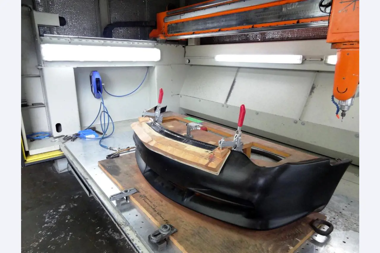 Machines for the manufacturing of foamed <br>and injected attachments and spare parts <br>for the automotive sector-9