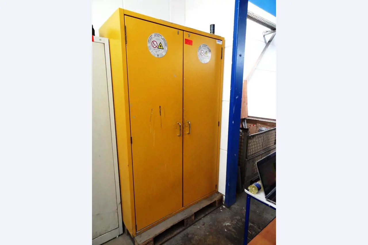 Machines for the manufacturing of foamed <br>and injected attachments and spare parts <br>for the automotive sector-1